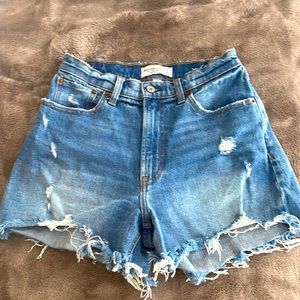 Abercrombie 4 inch  High Rise Jean Mom Shorts - Curve Love- 27/4